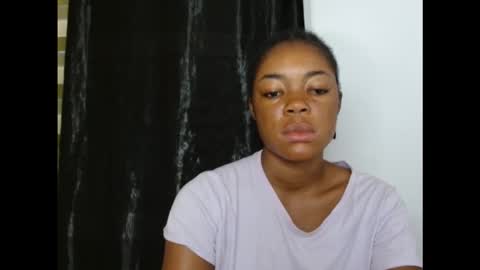 Snapshot of sexyxbunnyxx chatting on 10/28/25, 08:07 Blue online show from 10/28/25, 08:07