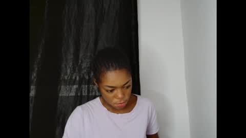 Snapshot of sexyxbunnyxx chatting on 11/15/25, 08:33 Blue online show from 11/15/25, 08:33