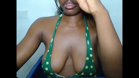 Snapshot of sexyxbunnyxx chatting on 03/10/26, 12:15 Blue online show from 03/10/26, 12:15