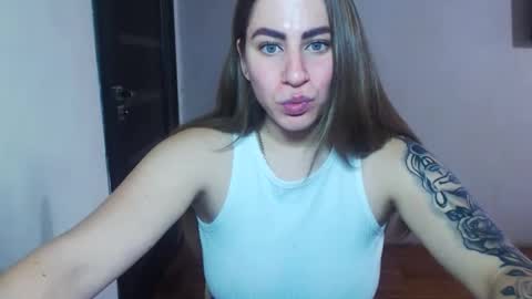 Snapshot of sexyyuliia777 chatting on 10/18/25, 09:32 Yuliia online show from 10/18/25, 09:32