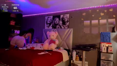 Snapshot of sexyzoe_69 chatting on 10/02/25, 09:44 Alexa online show from 10/02/25, 09:44