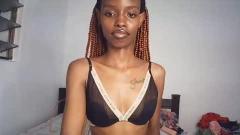 Snapshot of sexyzuriel chatting on 02/22/26, 05:33 sexyzuriel online show from 02/22/26, 05:33