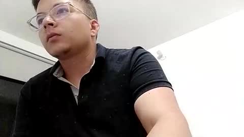 Snapshot of sfebz chatting on 09/26/25, 11:31 sfebz online show from 09/26/25, 11:31