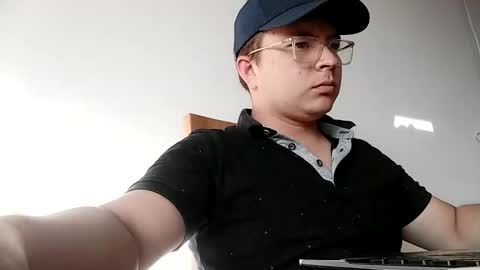 Snapshot of sfebz chatting on 10/26/25, 09:31 sfebz online show from 10/26/25, 09:31