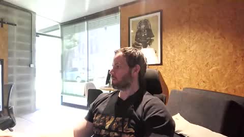 shad0w_hunter online show from 12/17/25, 02:01