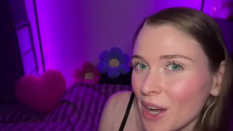 Snapshot of shadebabe chatting on 06/15/26, 04:36 shadebabe online show from 06/15/26, 04:36