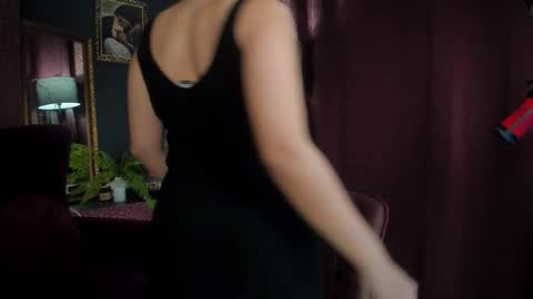 Snapshot of shadowlotus_ chatting on 10/13/25, 08:53 Lily  online show from 10/13/25, 08:53