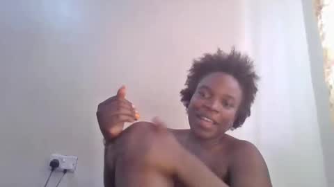 Snapshot of shadowsweet34 chatting on 02/28/25, 03:04 val online show from 02/28/25, 03:04