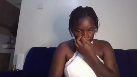 Snapshot of shadowsweet34 chatting on 09/22/25, 09:11 val online show from 09/22/25, 09:11