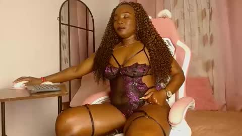 Snapshot of shaira___ chatting on 11/23/25, 12:21 Shaira online show from 11/23/25, 12:21