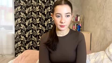 Lara online show from 12/14/25, 07:36