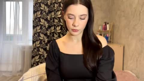 Lara online show from 12/17/25, 07:25