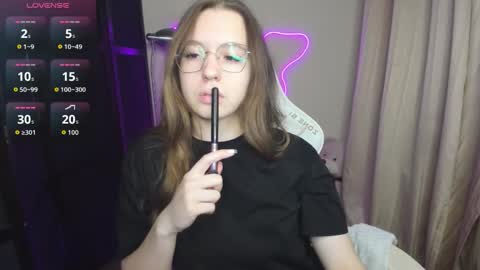 Vivian online show from 09/30/25, 03:17