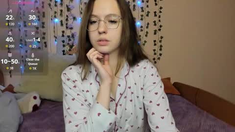 Vivian online show from 10/19/25, 03:34