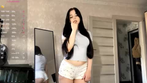 Snapshot of shanaecornish chatting on 10/26/25, 07:03 Viola online show from 10/26/25, 07:03