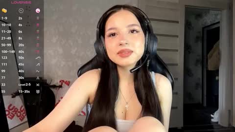 Snapshot of shanaecornish chatting on 11/04/25, 06:34 Viola online show from 11/04/25, 06:34