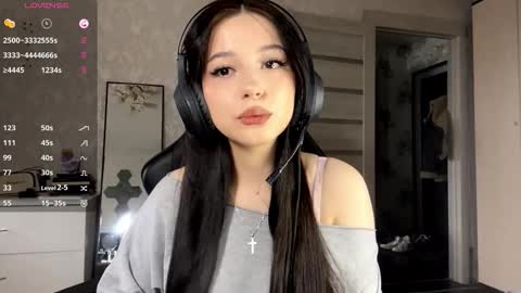 Snapshot of shanaecornish chatting on 11/06/25, 06:47 Viola online show from 11/06/25, 06:47