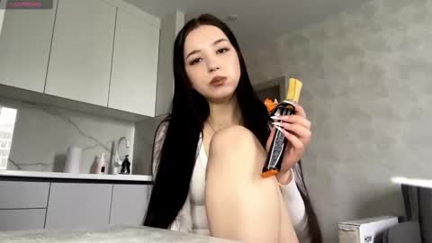 Snapshot of shanaecornish chatting on 11/14/25, 06:45 Viola online show from 11/14/25, 06:45