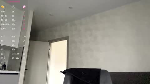 Snapshot of shanaecornish chatting on 11/22/25, 07:07 Viola online show from 11/22/25, 07:07