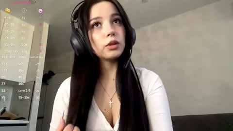 Snapshot of shanaecornish chatting on 11/24/25, 07:30 Viola online show from 11/24/25, 07:30