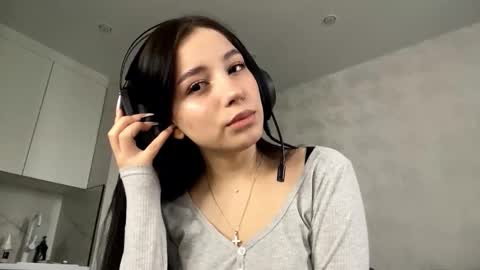 Snapshot of shanaecornish chatting on 11/29/25, 07:22 Viola online show from 11/29/25, 07:22