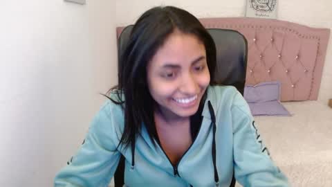 Snapshot of shaneelle chatting on 01/15/25, 09:02 shanelle online show from 01/15/25, 09:02