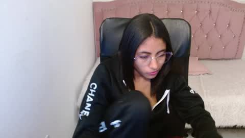 Snapshot of shaneelle chatting on 01/29/25, 06:12 shanelle online show from 01/29/25, 06:12