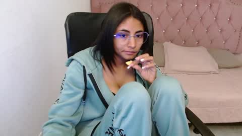 Snapshot of shaneelle chatting on 02/08/25, 06:12 shanelle online show from 02/08/25, 06:12