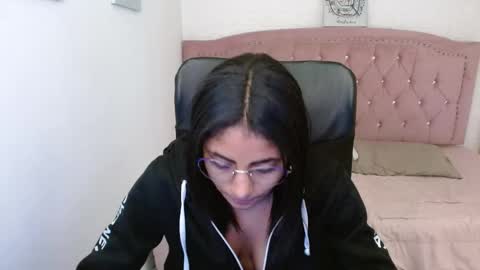Snapshot of shaneelle chatting on 02/28/25, 09:47 shanelle online show from 02/28/25, 09:47