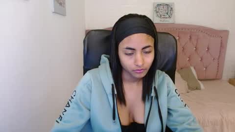 Snapshot of shaneelle chatting on 03/08/25, 03:39 shanelle online show from 03/08/25, 03:39