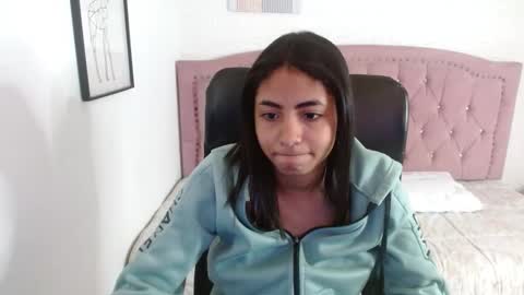 Snapshot of shaneelle chatting on 10/15/25, 03:17 shanelle online show from 10/15/25, 03:17