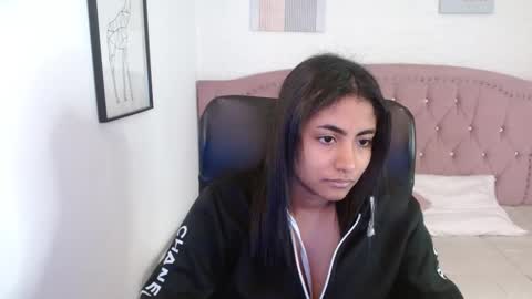 Snapshot of shaneelle chatting on 10/18/25, 03:09 shanelle online show from 10/18/25, 03:09