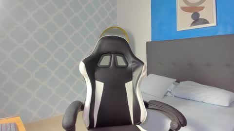 Snapshot of shanel_smithh chatting on 11/08/25, 12:05 Shanel online show from 11/08/25, 12:05