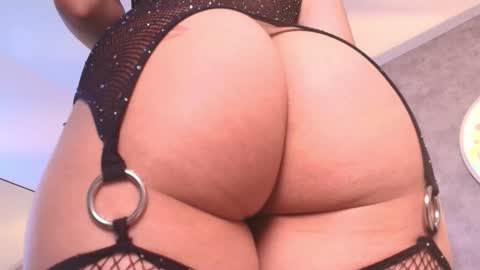 Snapshot of shanell__hott chatting on 12/18/25, 04:18 shanell online show from 12/18/25, 04:18