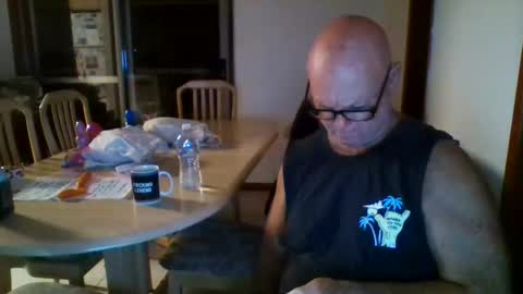 Snapshot of shaneo781570 chatting on 04/04/26, 05:10 shaneo781570 online show from 04/04/26, 05:10