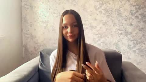 Evi online show from 04/17/26, 11:57