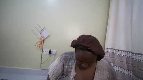 shanny_123 online show from 10/27/25, 05:44