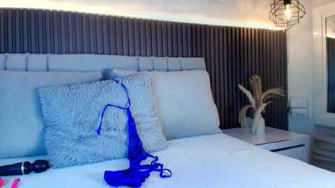 SHANON online show from 02/09/26, 07:18