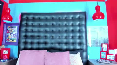 Snapshot of shantal_ferrer3 chatting on 10/15/25, 05:02 shantal_ferrer3 online show from 10/15/25, 05:02