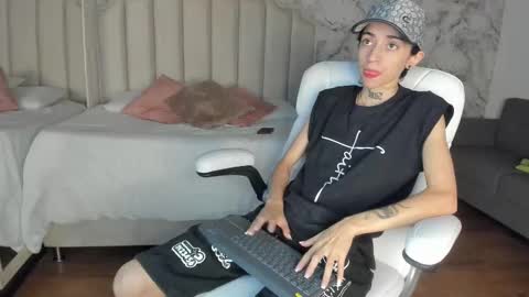 Shantal online show from 11/23/25, 04:23