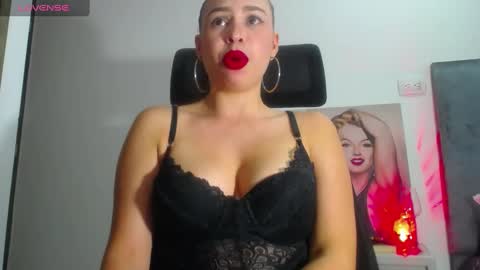 Snapshot of shantalhot69 chatting on 12/14/24, 09:24 Shantal online show from 12/14/24, 09:24