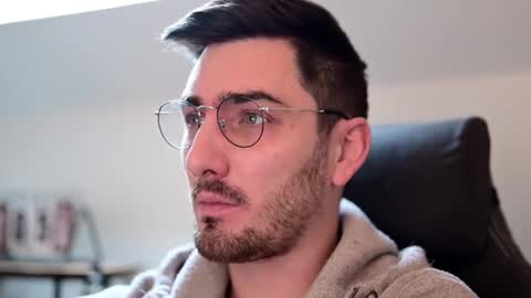 Snapshot of shape80 chatting on 12/04/24, 12:58 frenchy boy online show from 12/04/24, 12:58