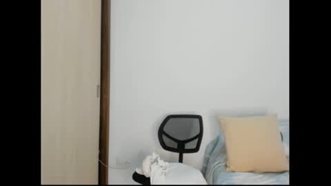 Snapshot of shara_jones chatting on 02/25/25, 09:42 Sara online show from 02/25/25, 09:42