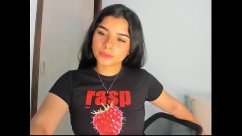 Snapshot of shara_jones chatting on 03/07/25, 08:45 Sara online show from 03/07/25, 08:45