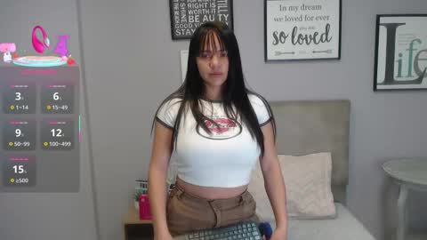Snapshot of shara_rios chatting on 10/28/25, 01:14 shara_rios online show from 10/28/25, 01:14