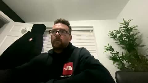 Snapshot of sharksboy16 chatting on 01/26/25, 07:32 Sharksboy online show from 01/26/25, 07:32