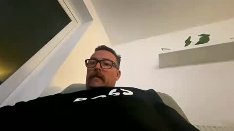 Snapshot of sharksboy16 chatting on 10/04/25, 06:50 Sharksboy online show from 10/04/25, 06:50