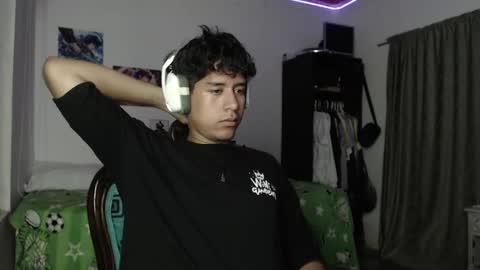 Snapshot of sharky_g chatting on 12/31/24, 10:15 Frqnko online show from 12/31/24, 10:15