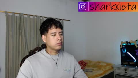 Snapshot of sharky_g chatting on 10/04/25, 04:32 Frqnko online show from 10/04/25, 04:32