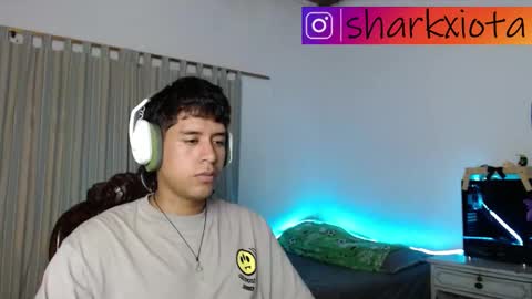 Snapshot of sharky_g chatting on 10/08/25, 04:54 Frqnko online show from 10/08/25, 04:54